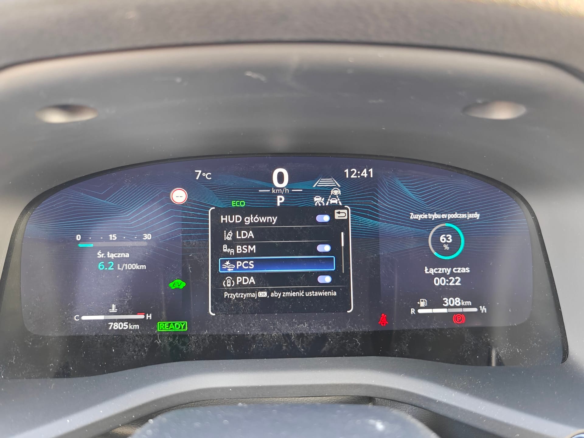 2025 Toyota Camry Hybrid - ekran