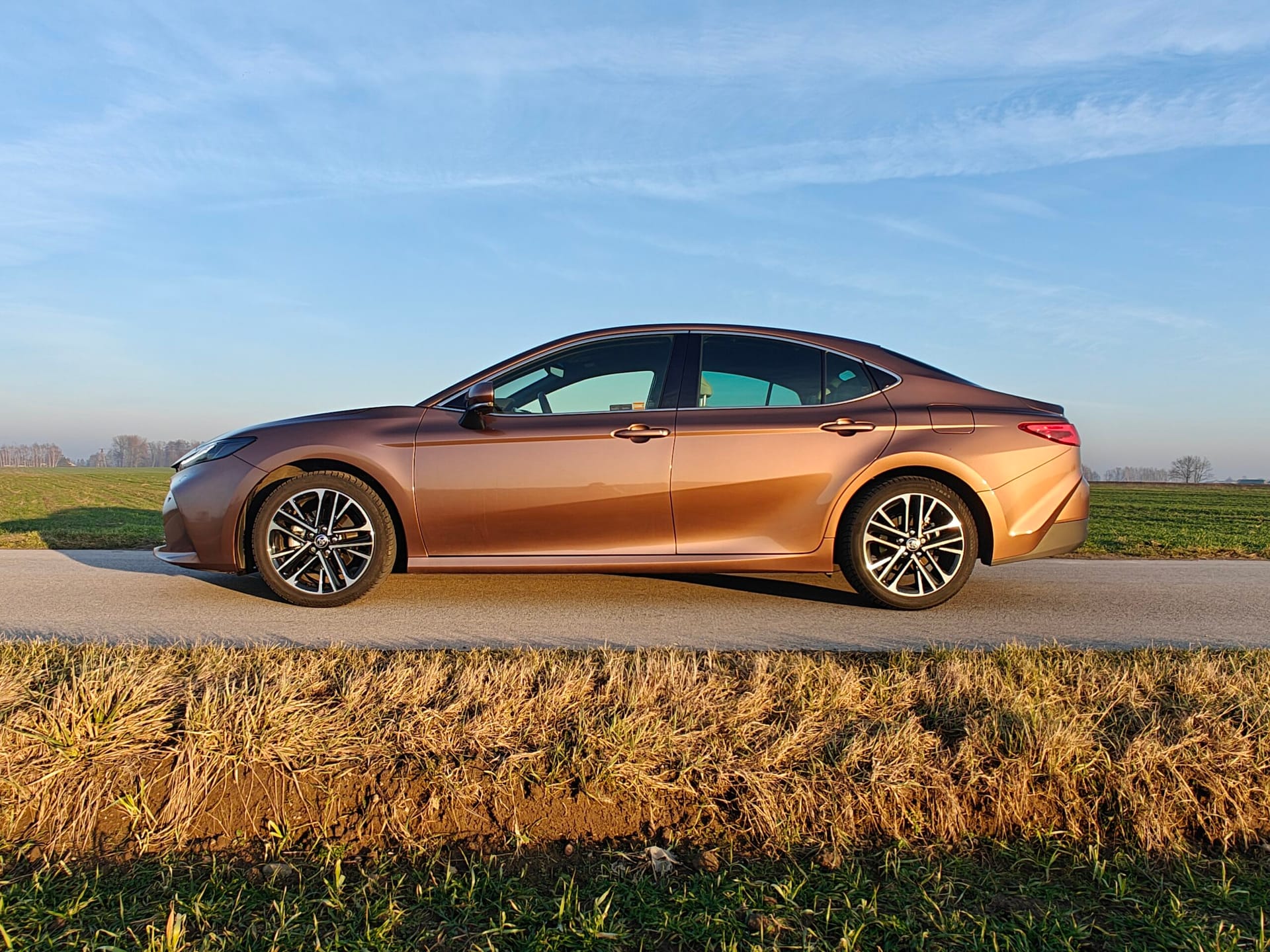 2025 Toyota Camry Hybrid - bok