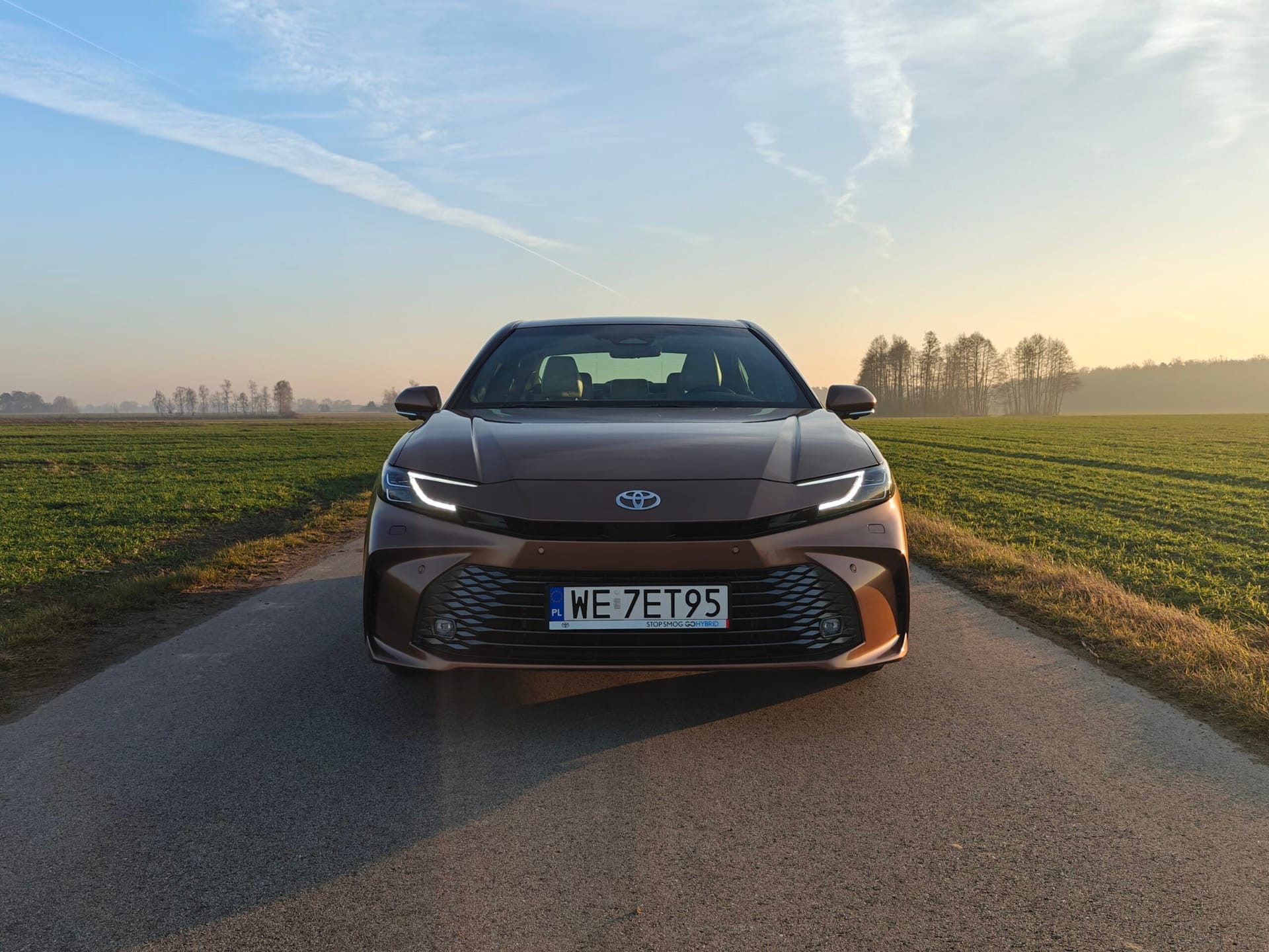 2025 Toyota Camry Hybrid - przód