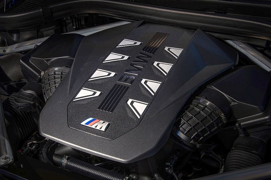 BMW X7 M60i - silnik
