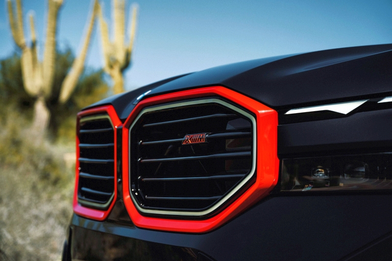 BMW XM Label Red