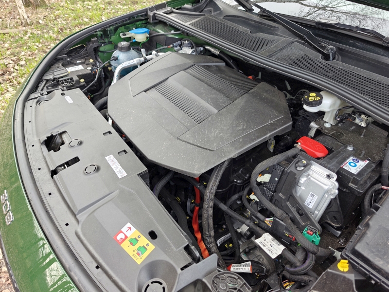Peugeot E-308 - silnik