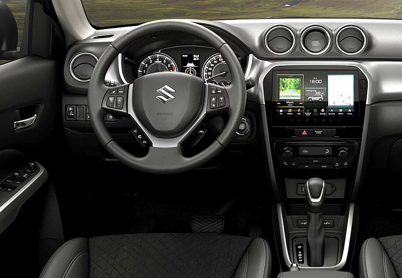 2024 Suzuki Vitara - kokpit