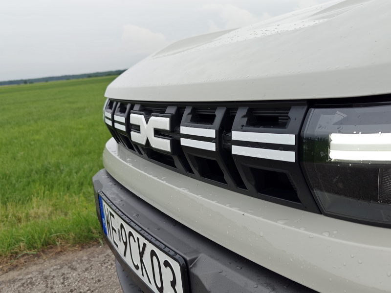 Dacia Duster III Hybrid 140 - przód