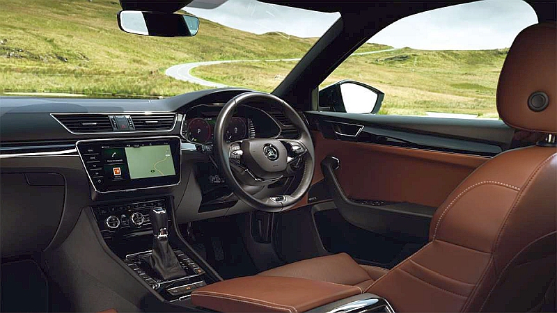 2023 Skoda Superb Sleeper Edition - kokpit