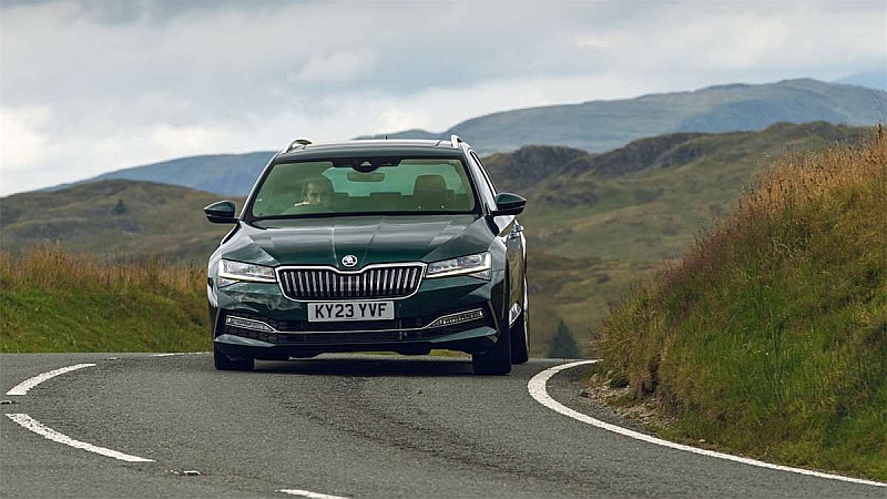 2023 Skoda Superb Sleeper Edition - przód