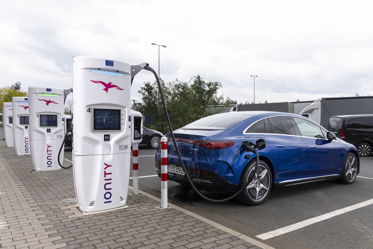 Mercedes EQE ładowanie ł