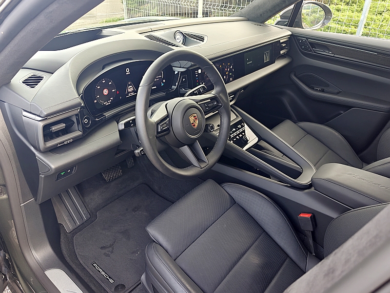 2024 nowe Porsche Macan 4S EV - kokpit