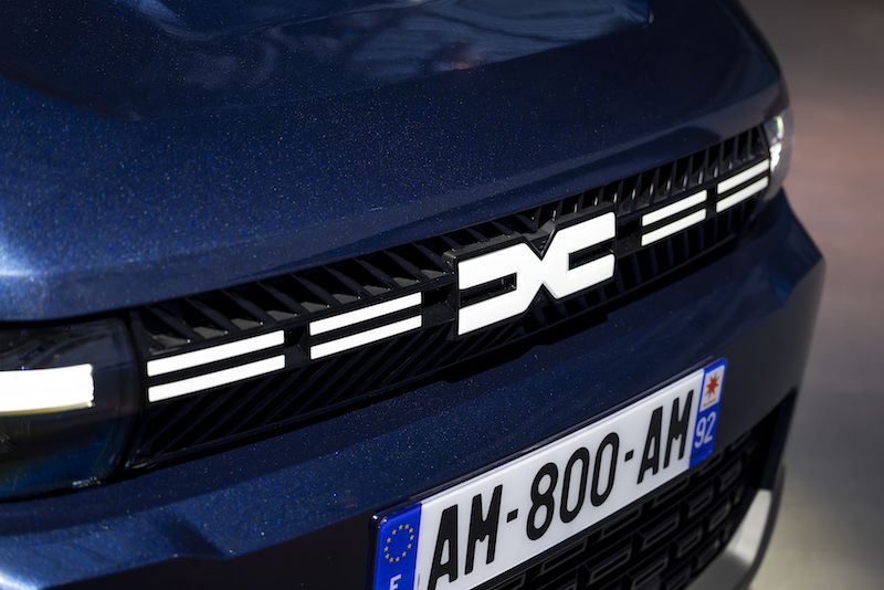 Dacia Bigster grill detal
