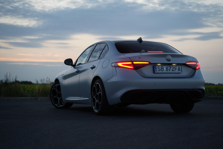 Alfa Romeo Giulia 2.0 T przód