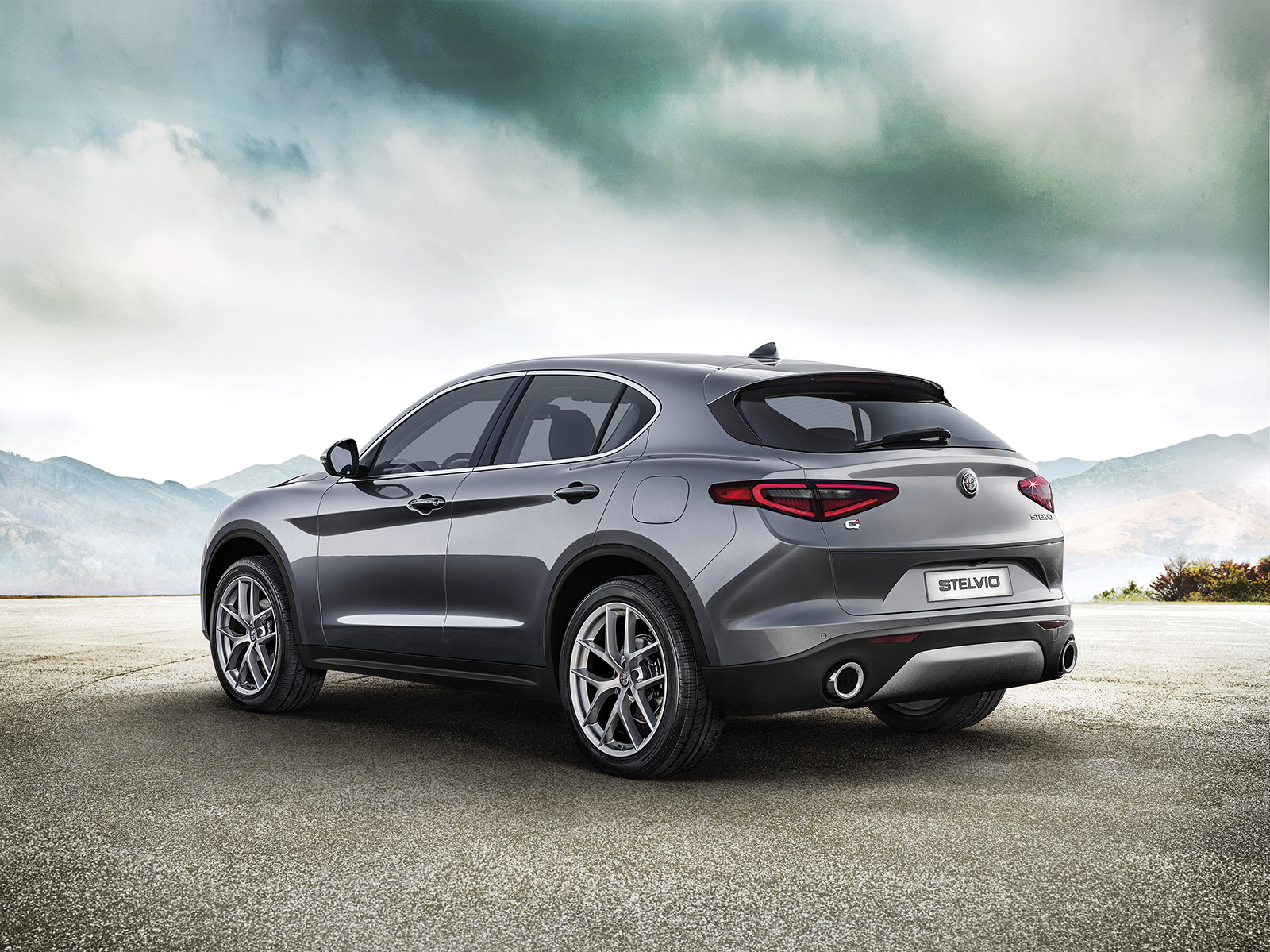 Alfa Romeo Stelvio tył przed fl