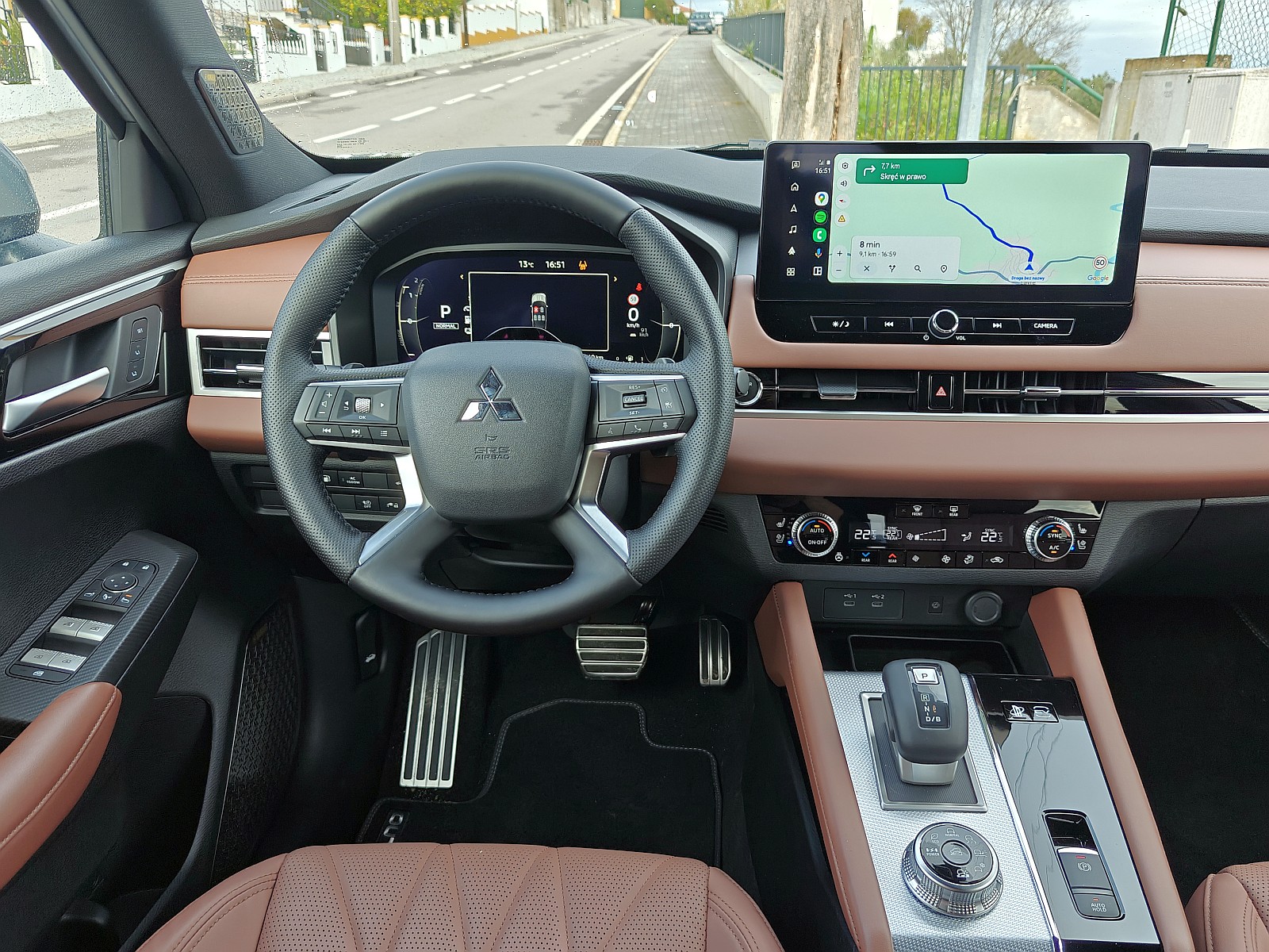 2025 Mitusbishi Outlander PHEV - deska rozdzielcza