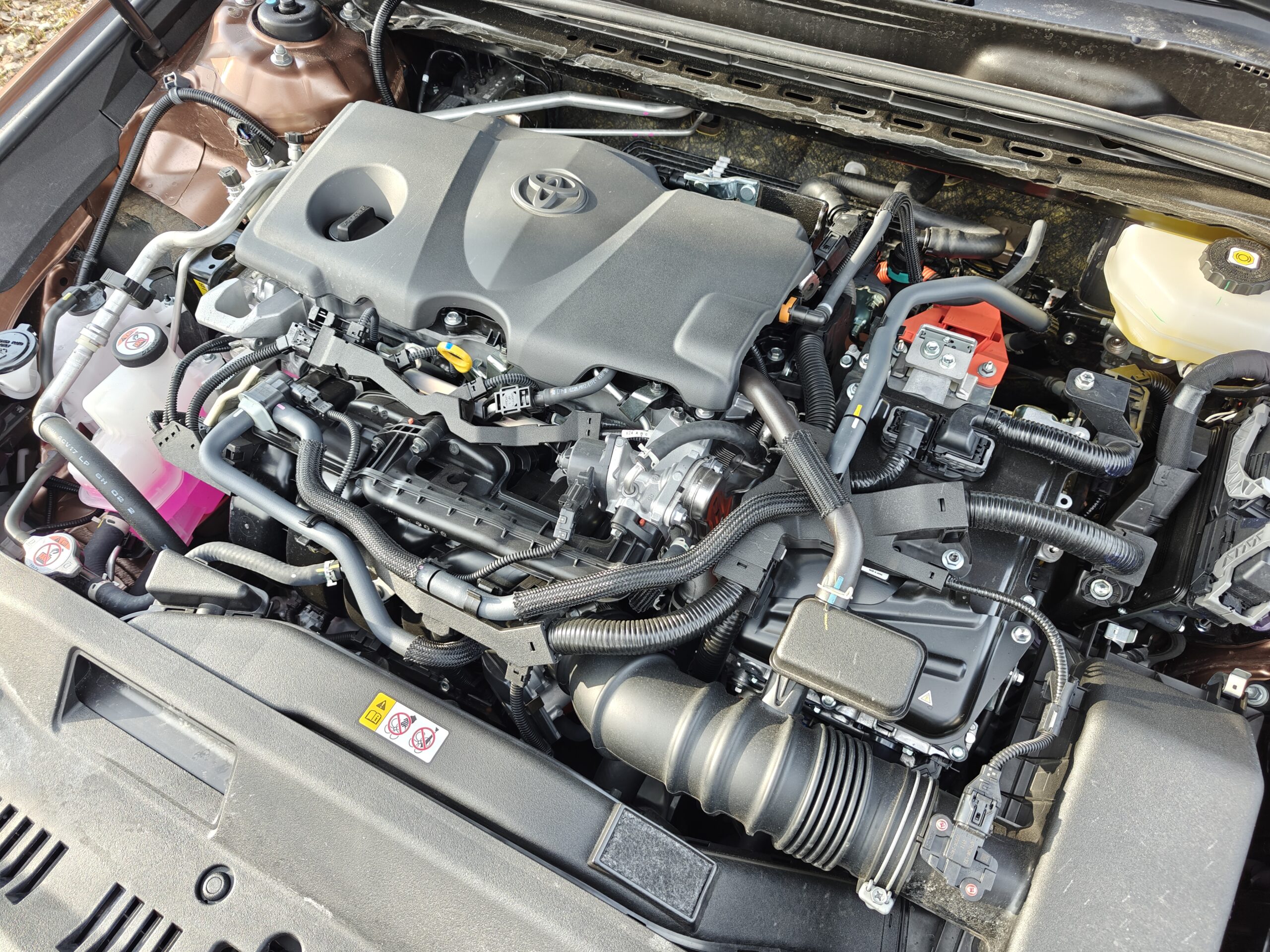 2025 Toyota Camry Hybrid - silnik