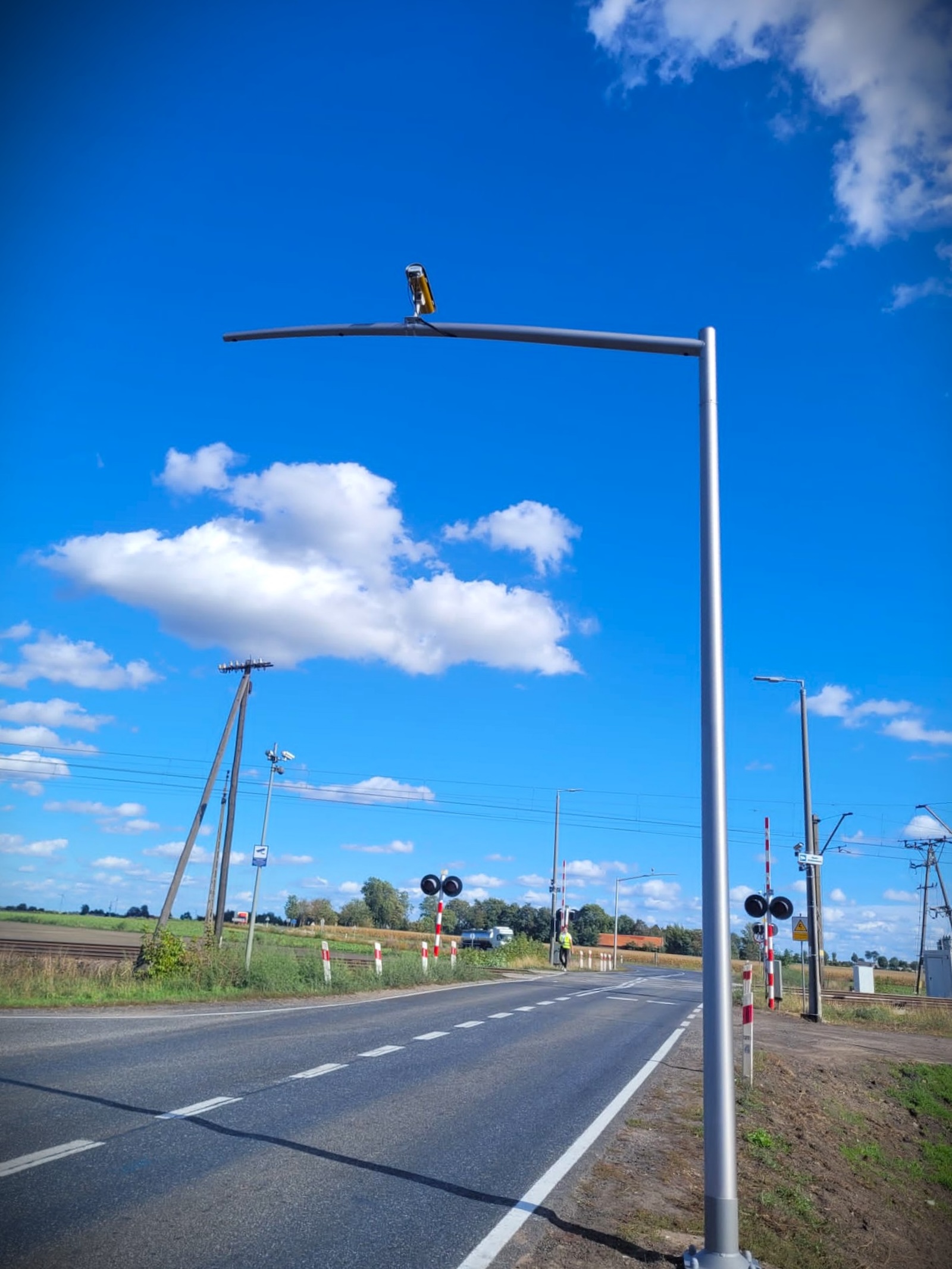 przejazd kolejowy skrzyżowanie sygnalizacja czerwone światło