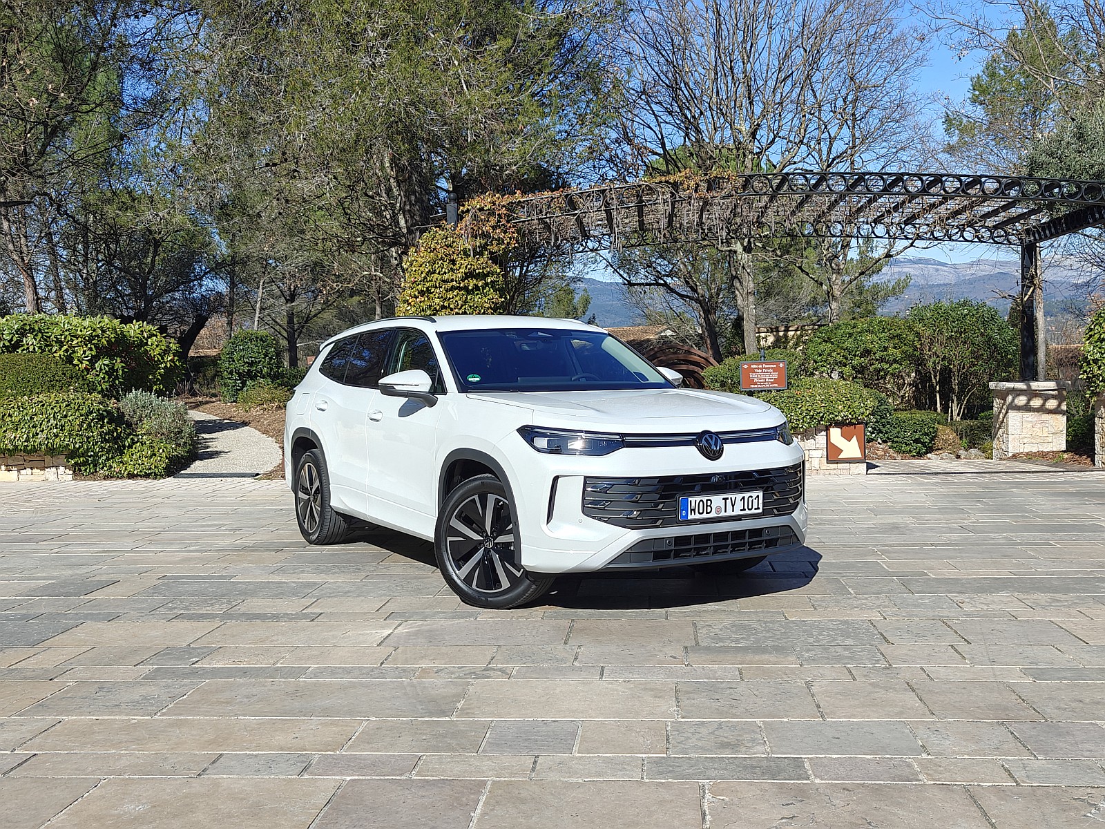 Nowy Volkswagen Tayron - przód