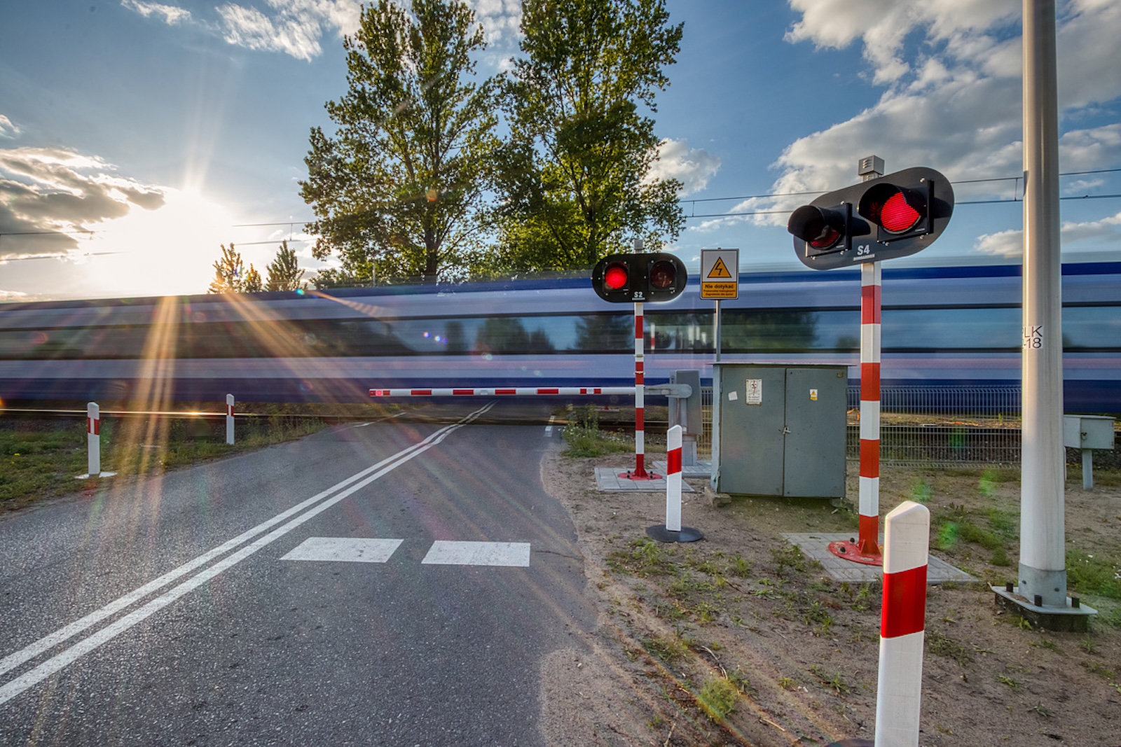 przejazd kolejowy rogatki sygnalizacja