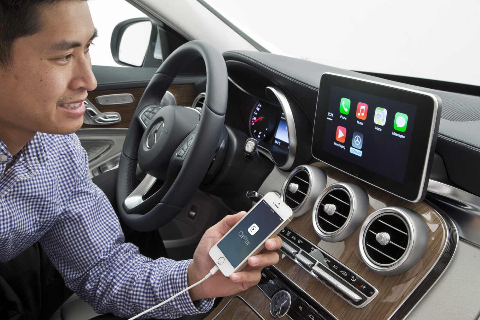 Mercedes-Benz - Apple CarPlay