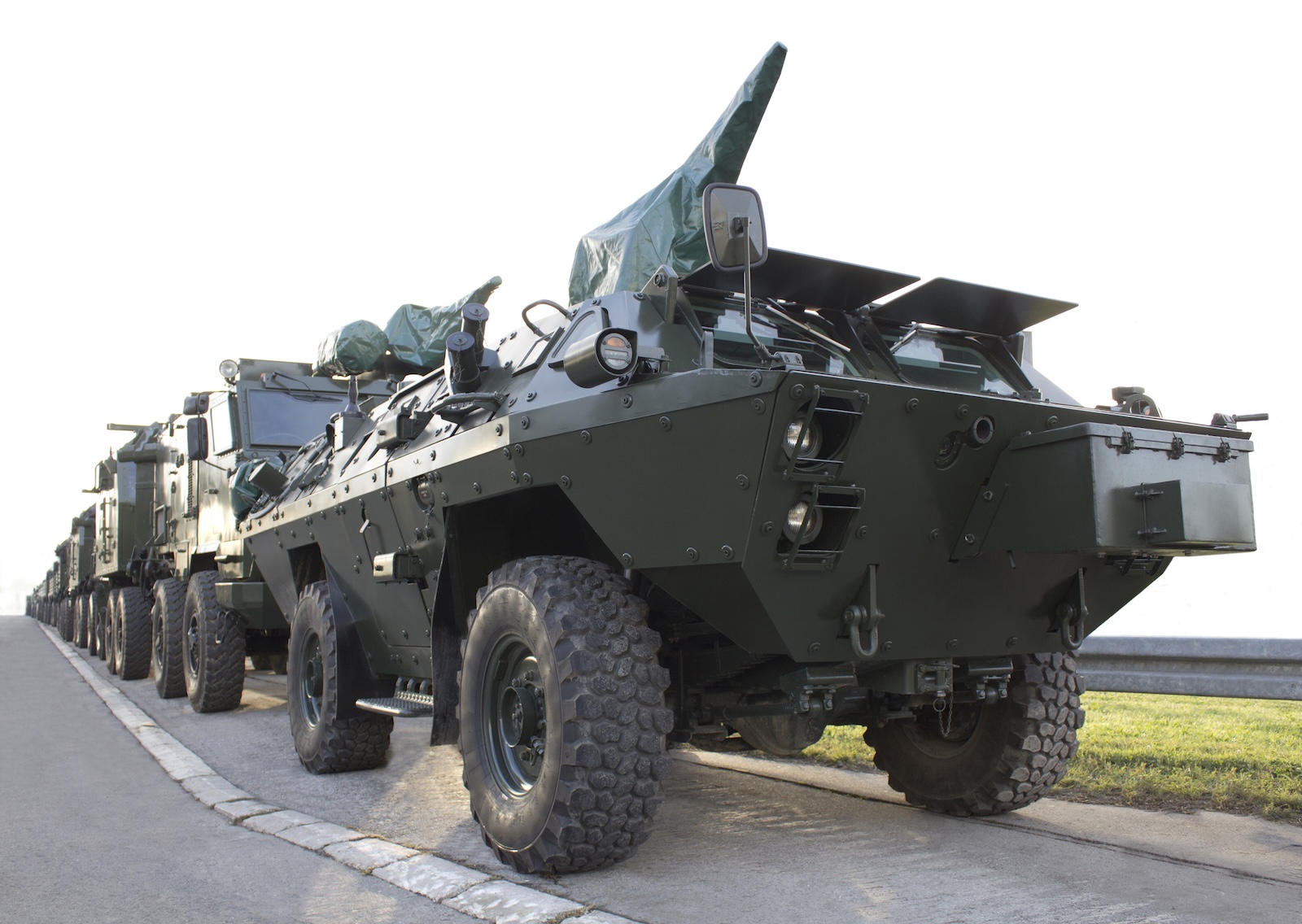 pojazd militarny na drodze