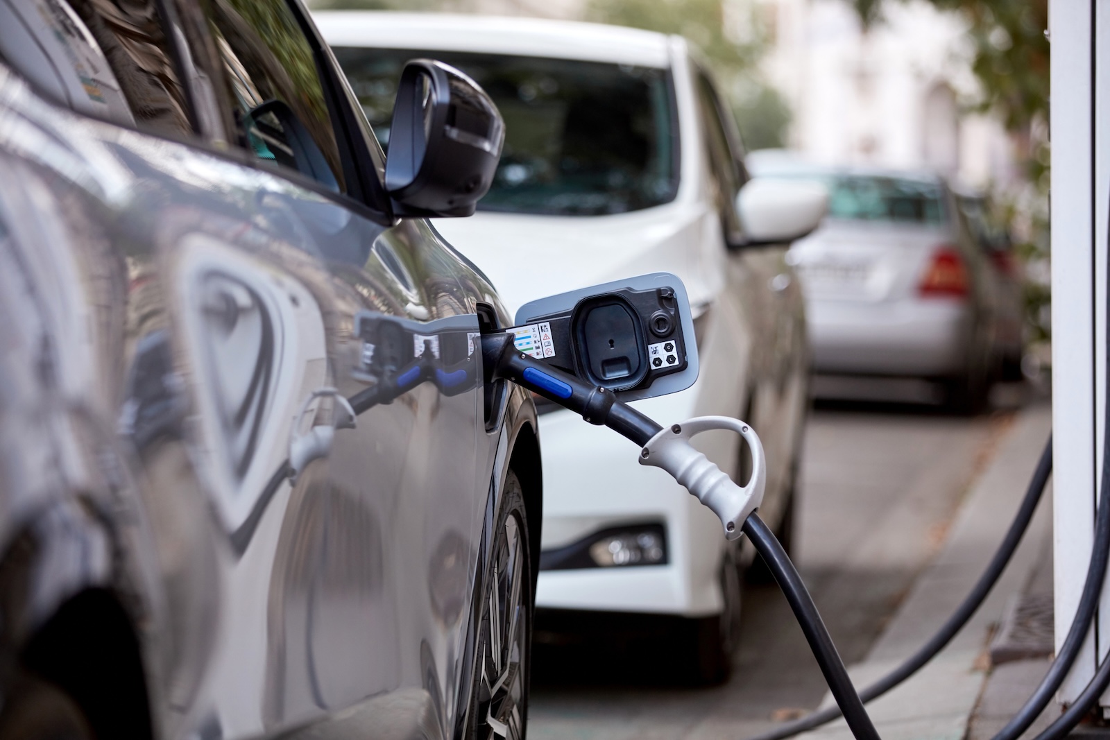 auto elektryczne ładowanie