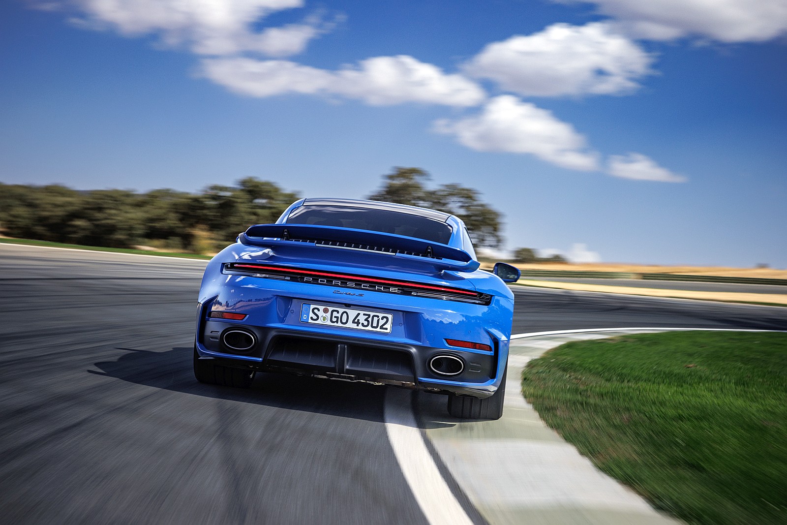 Porsche 911 Turbo S 992 (1)