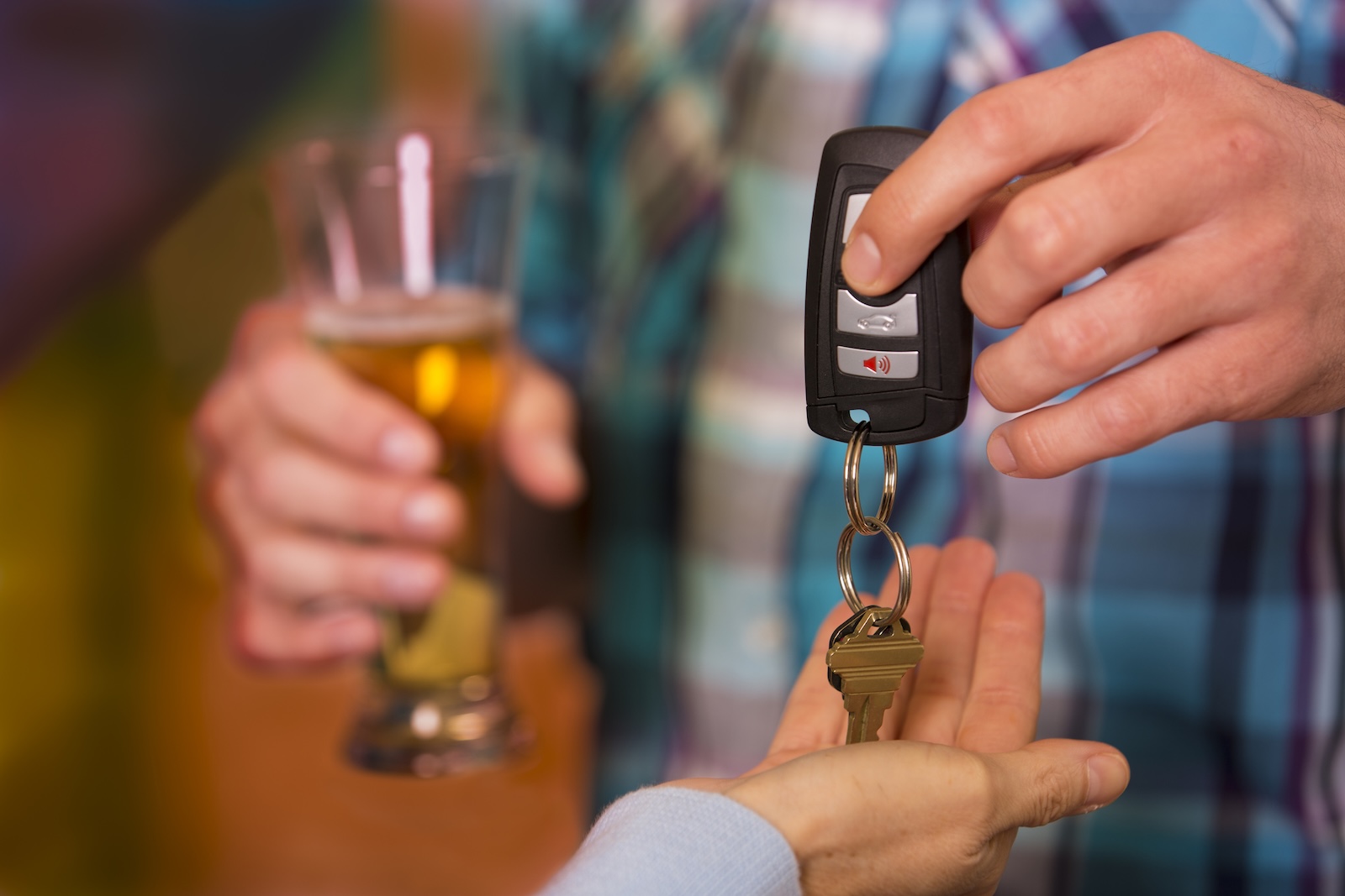 klucze auto piwo alkohol kierowca