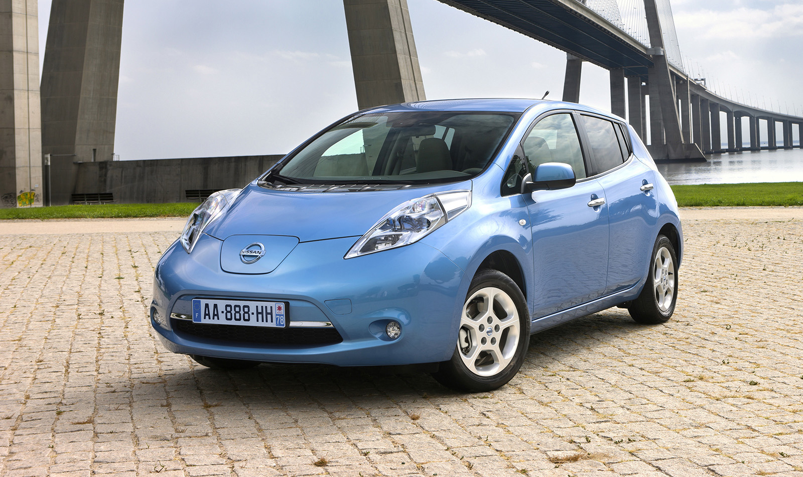 nissan_leaf_02