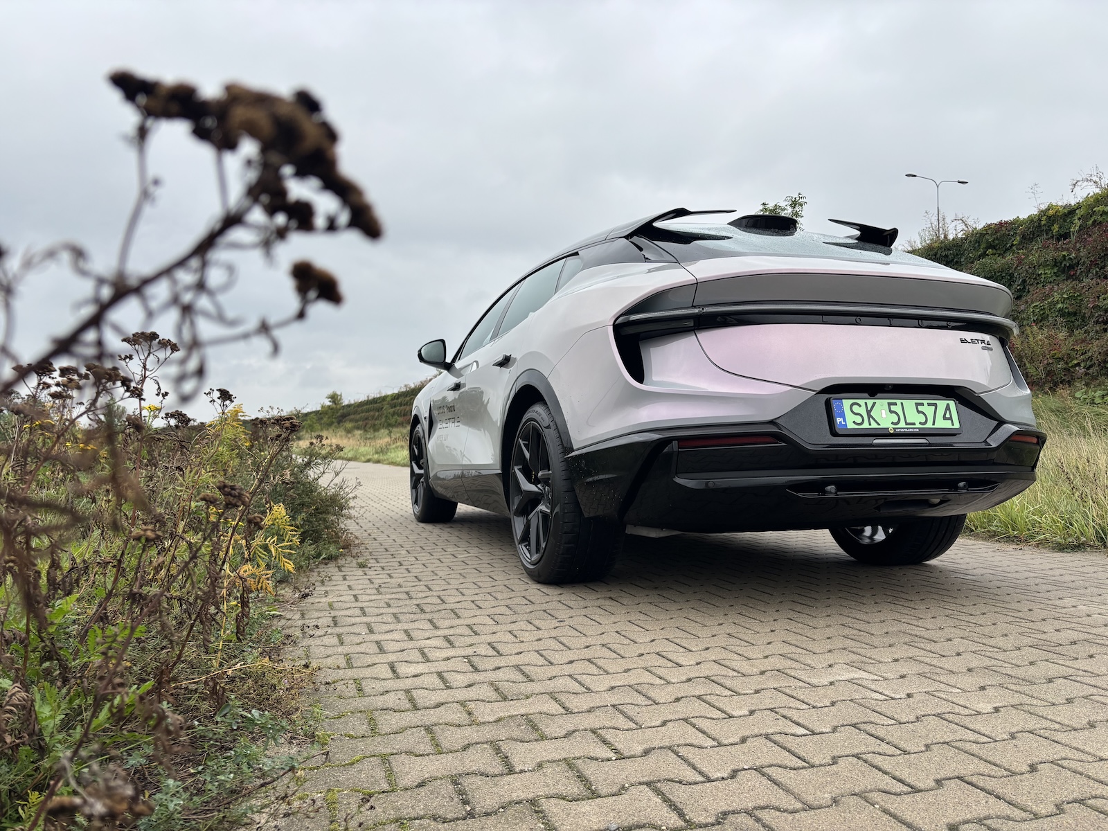 Lotus Eletre 600