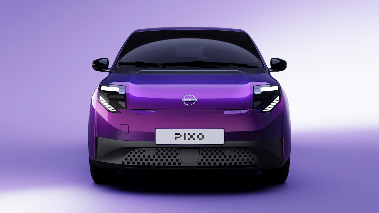 Fioletowy elektryczny Nissan Pixo widziany z przodu na jasnym tle.