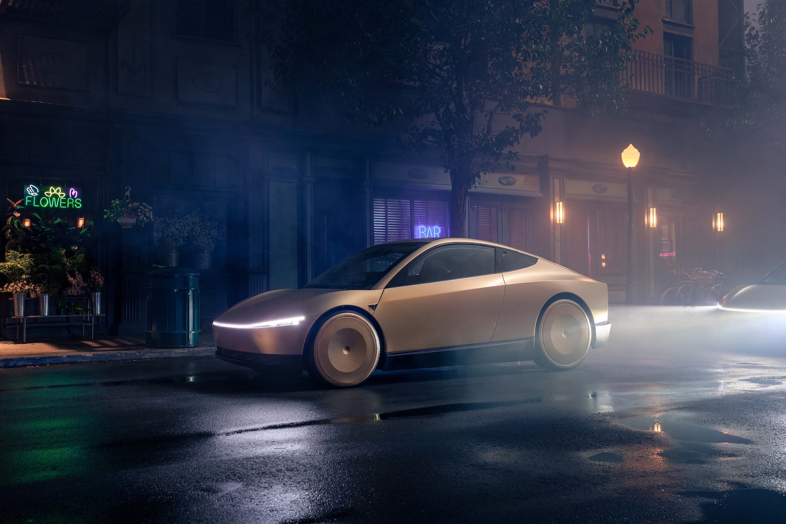 Złote, autonomiczne, elektryczne coupe zaparkowane na mokrej, nocnej ulicy miasta.