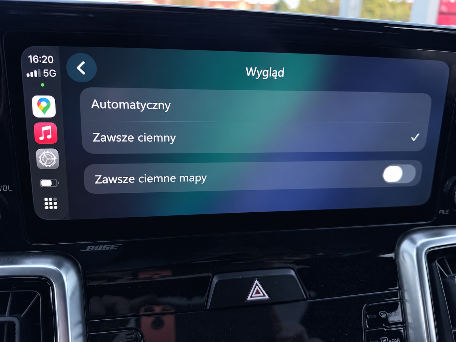 Ekran ustawień w języku polskim, włączony tryb ciemny, godzina 16:20, sygnał 5G.