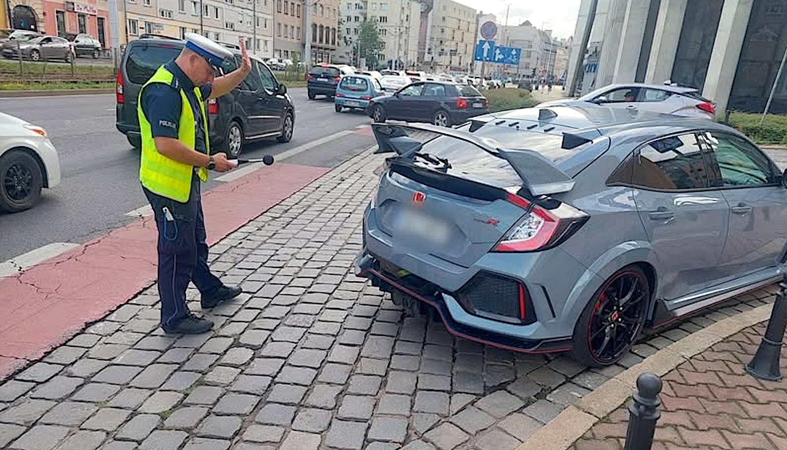 głośny wydech honda kontrola drogowa policja sonometr
